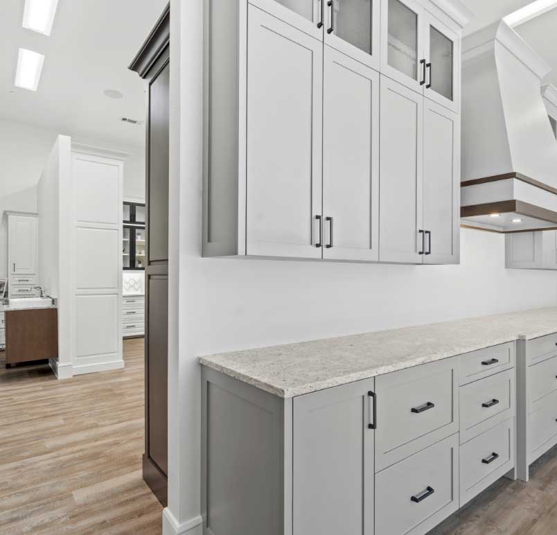 Kitchen cabinets with color accuracy